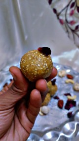 Til Besan Laddoo Recipe